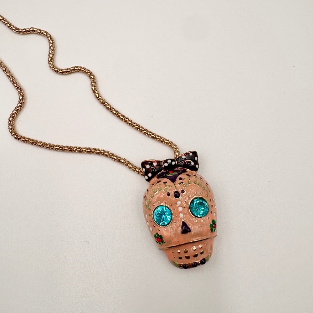 Betsey Johnson Sugar Skull Pendant‎ Necklace Peach Enamel Crystal Eyes Gold Tone